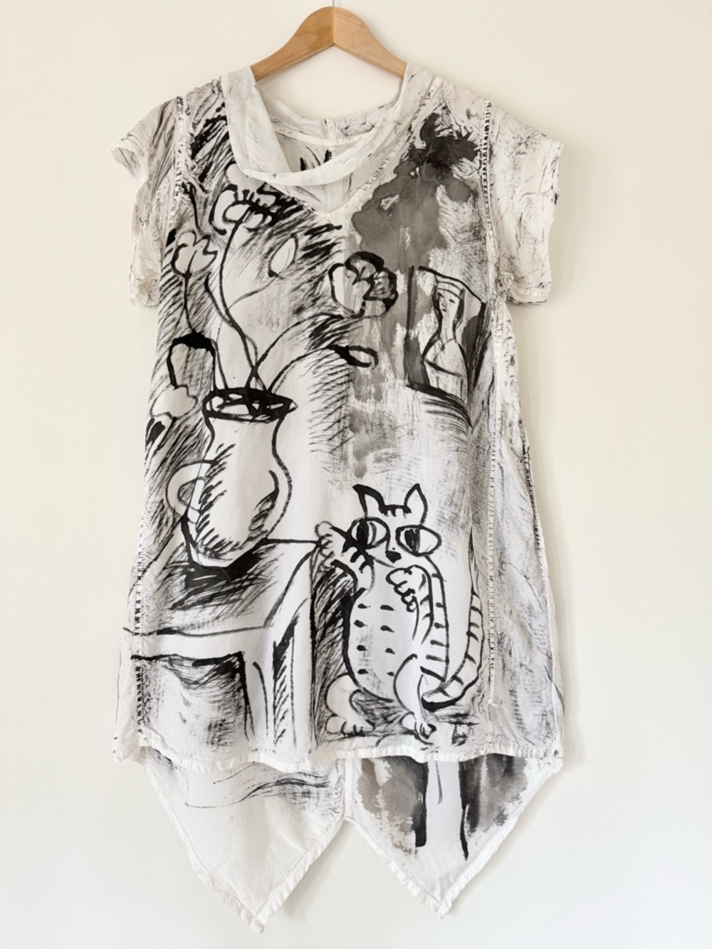 Skifo White Short-Sleeve Tunic Dress with Black Sketch Novelty Cat Print, Size M
